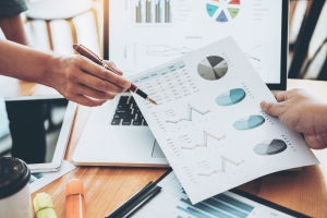 Business team Consulting meeting working and brainstorming new business project finance investment concept.