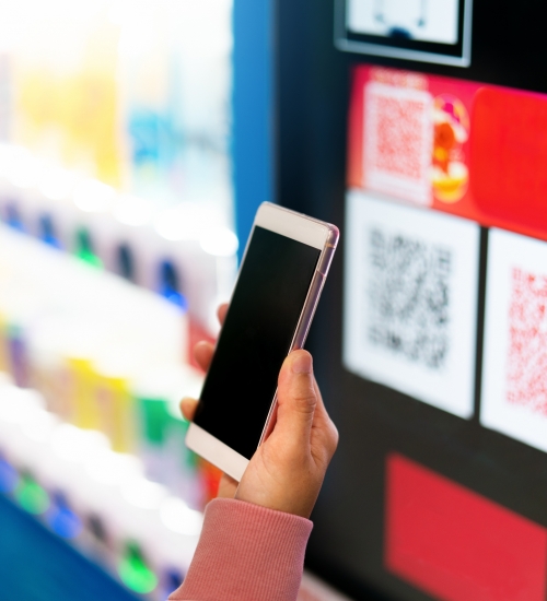 Qr code payment, online shopping, cashless technology concept. women hand hold the smartphone for payment at vendor machine